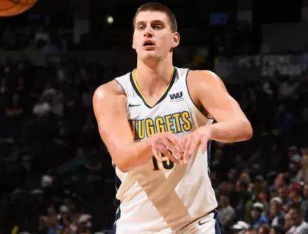 后于禁区前 后于禁区前